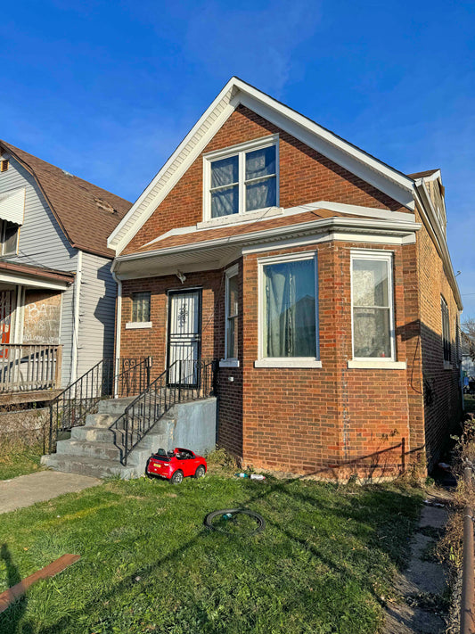 Solid Investment Opportunity in Englewood – Strong ROI Potential!